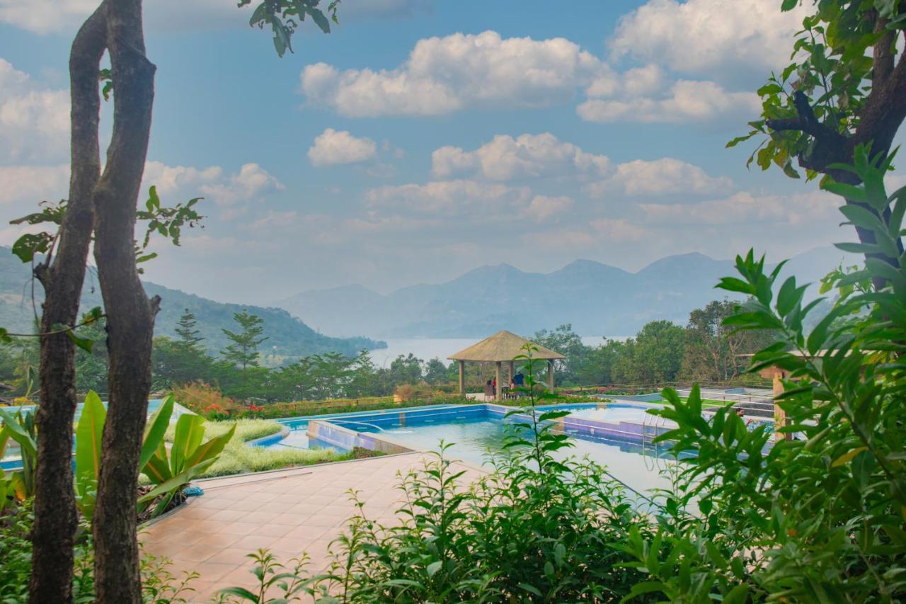 Encore A Boutique Resort Mulshi Екстериор снимка