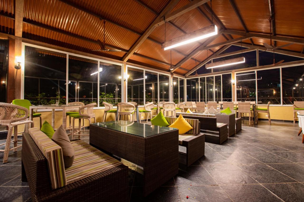 Encore A Boutique Resort Mulshi Екстериор снимка